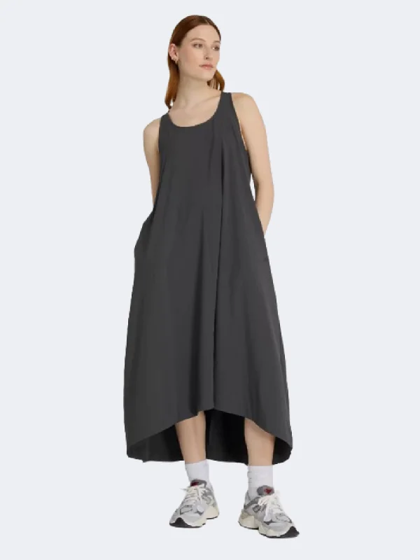 New Balance Woven Women Lifestyle Dress Blacktop