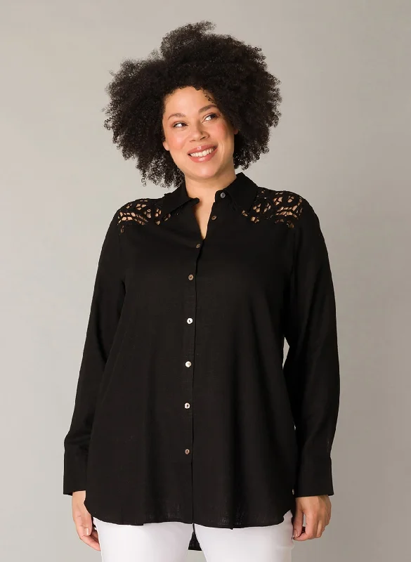 schwarze Bluse mit Spitzenbesatz 