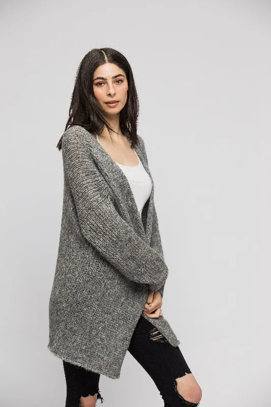 Oversized alpaca grey cardigan.