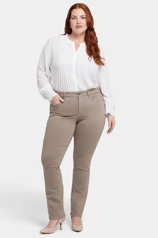 Marilyn Straight Jeans In Plus Size - Saddlewood