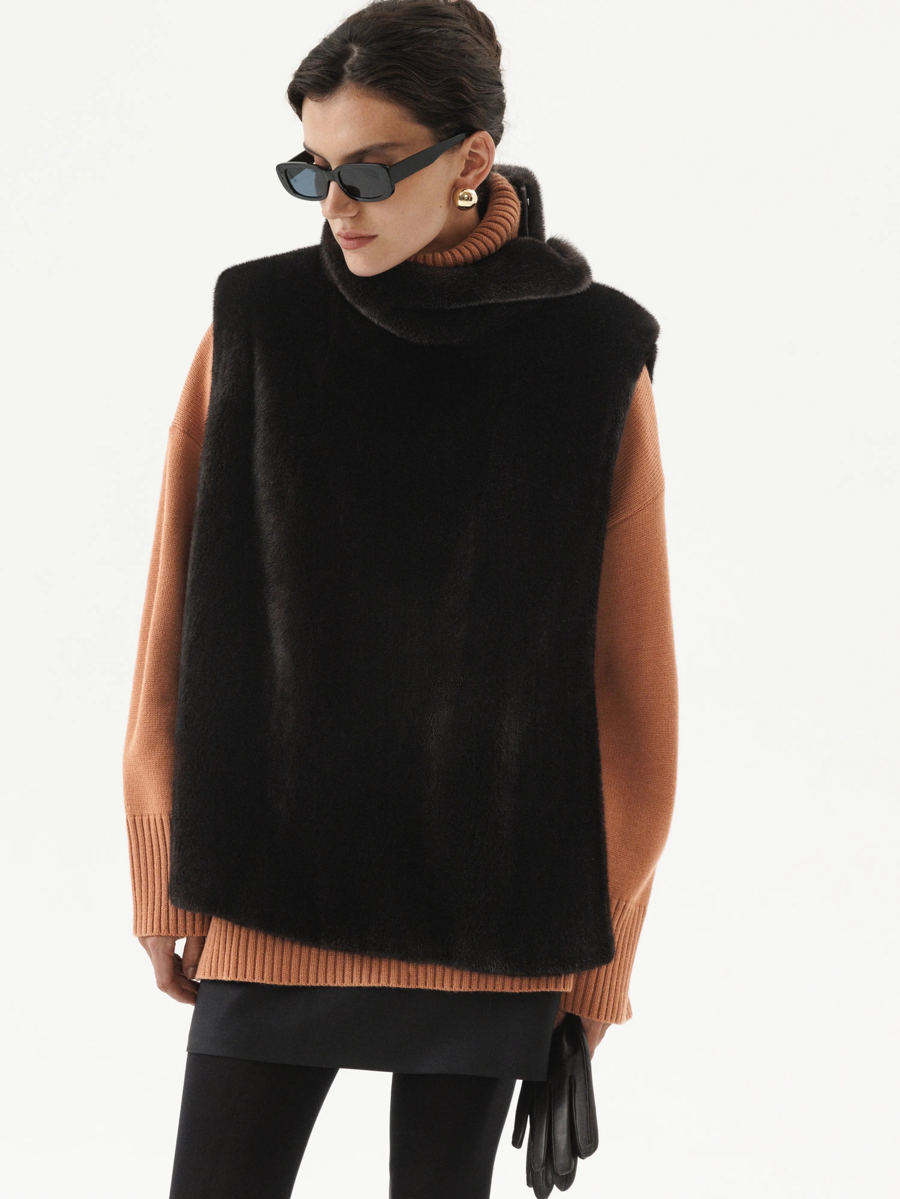 Mink fur coat in an incredible off-white shade with an English collar