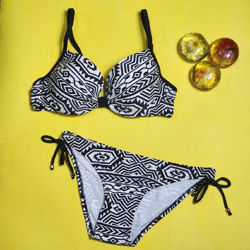 Flourish High Quality Zebra Printed Wired Push Up Adjustable Straps Back Closure Bra & Panty Set