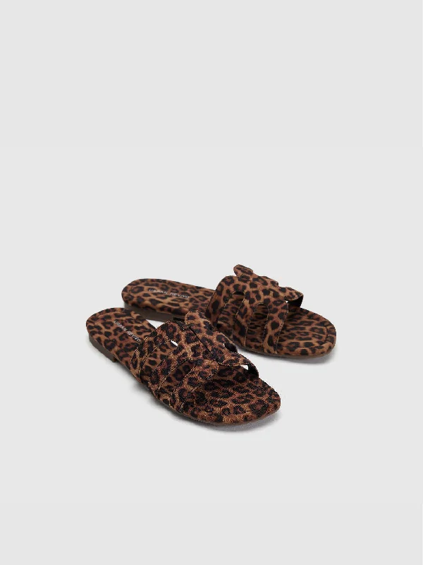 Leopard Printed Round Toe Slippers