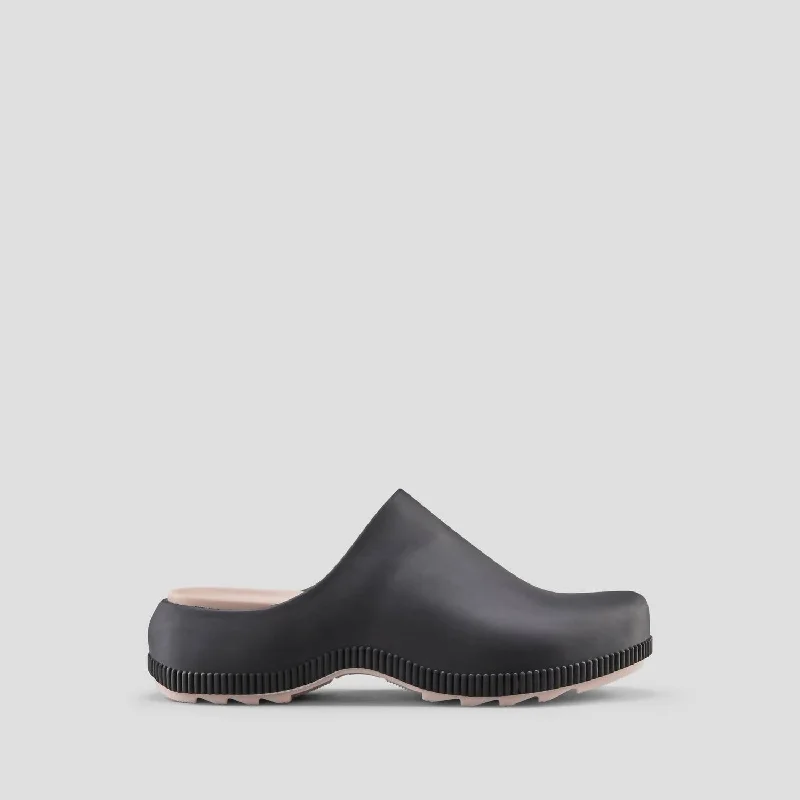 Women's Sven Luxmotion Molded Tpe Water-Friendly Clog In Black