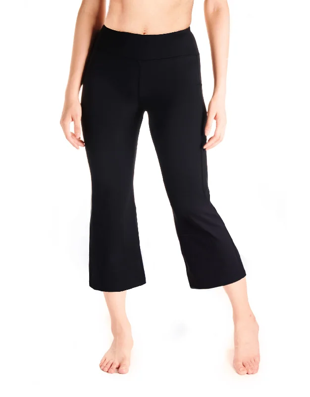 Essential Flare Capri Yoga Pants